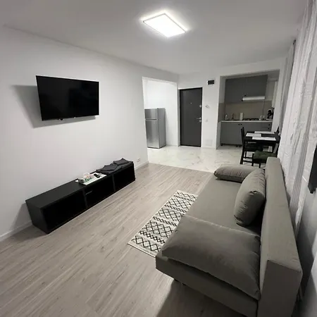 Apartament Everest 33 Ap 2 *