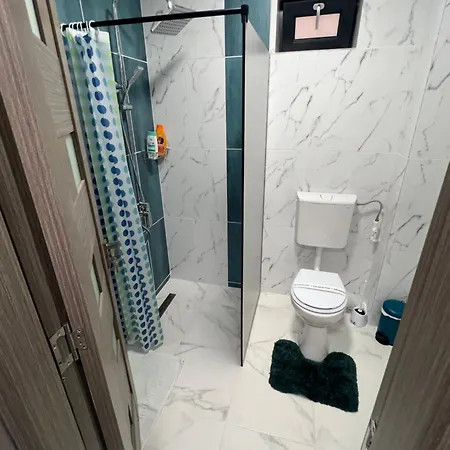 Apartament Everest 33 Ap 2 *