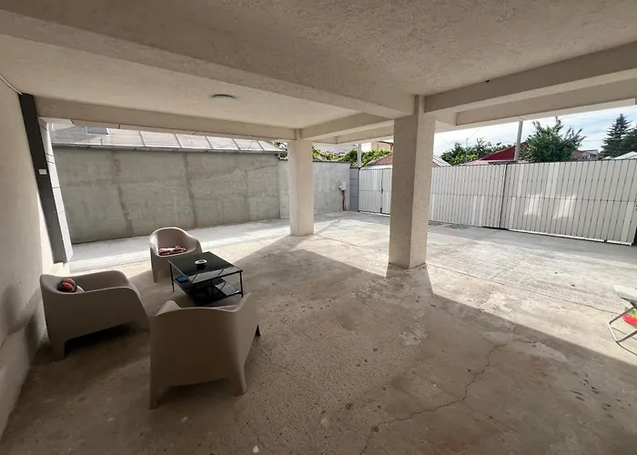 Everest 33 Ap 2 Appartamento Bucarest